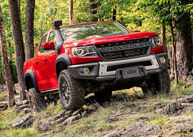 Modelo tem para-choques de metal e suspensão preparada