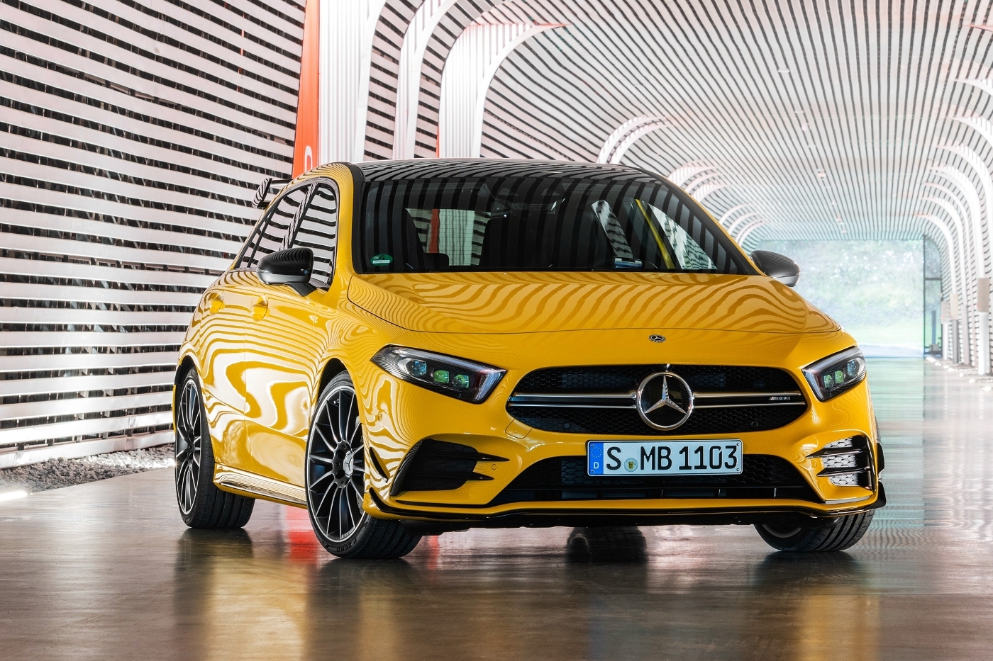 Modelo atuará entre as versões normais do Classe A e o A45 AMG