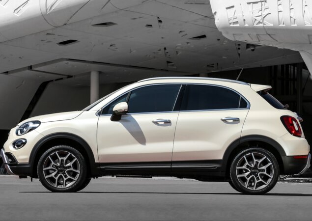 Visual é mais esportivo que no primo, o aproximando de Nissan Kicks e Honda HR-V