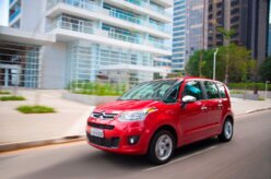 Citroën lança linha 2013 do C3 Picasso