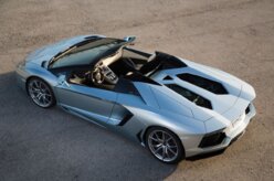 Aventador Roadster chega no meio do ano