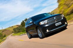 Dodge Durango mira grandes famílias com três fileiras de bancos