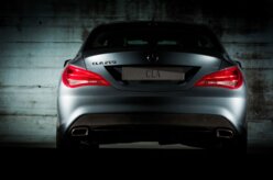 Mercedes-Benz CLA pisca para jovens afortunados