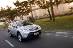 Toyota lança linha 2014 do RAV4 com novidades