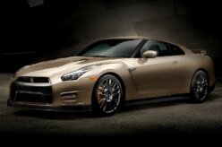 Nissan GT-R ganha série especial dourada nos EUA