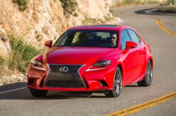 Lexus mostra novo IS 2016