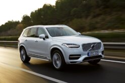 XC90 híbrido surfa na crista da onda tecnológica, de novo