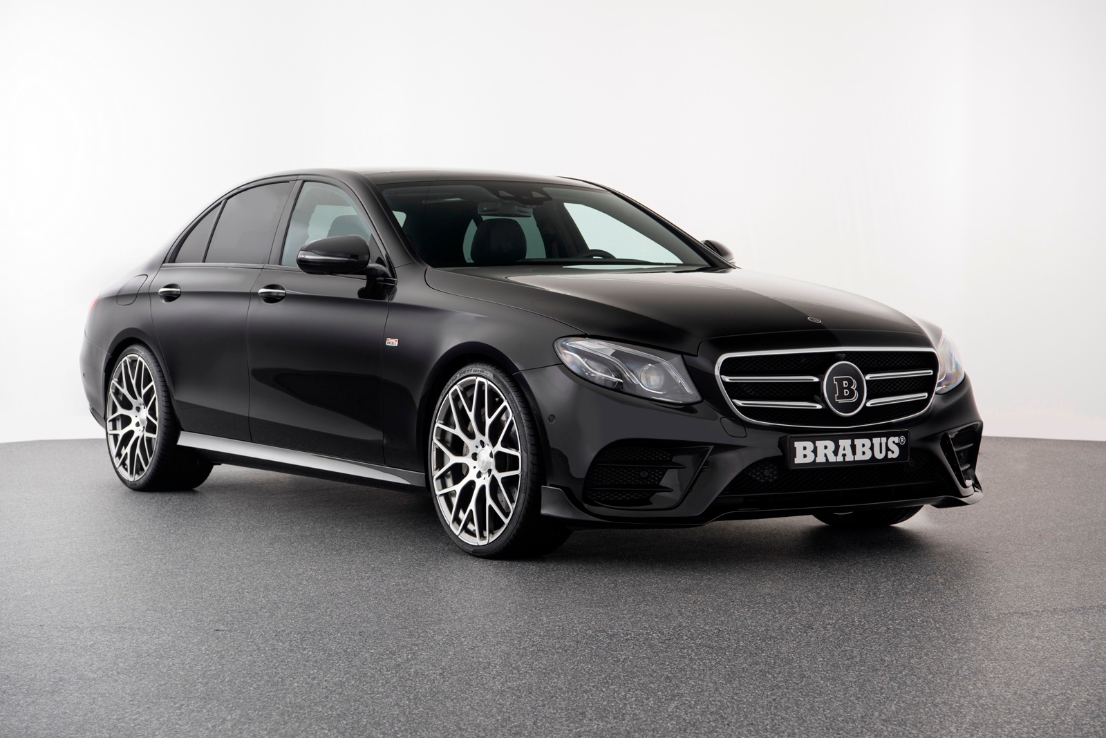 Mercedes-AMG E43 preparado pela Brabus é lançado no Brasil