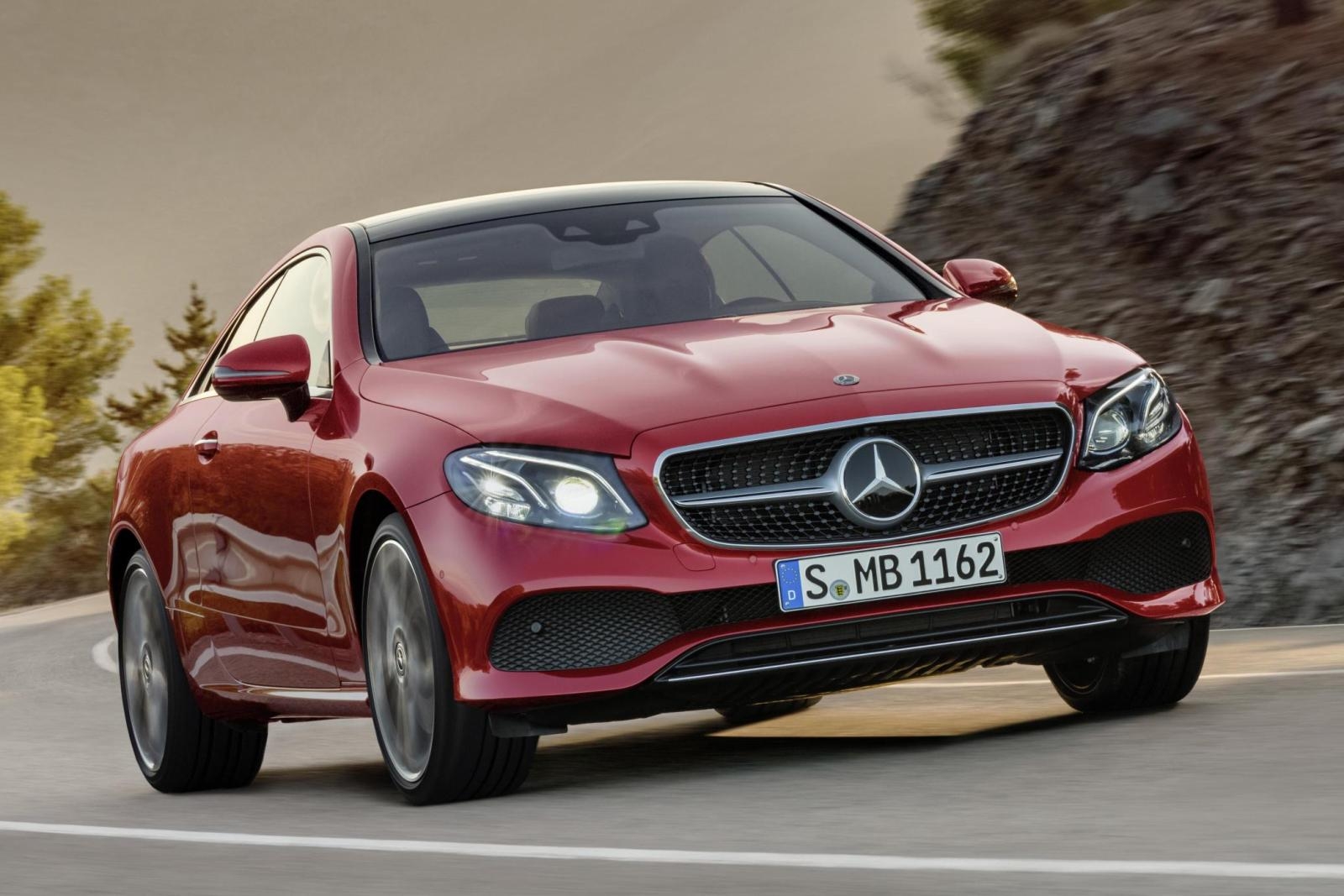 Mercedes-Benz E 300 Coupé chega ao Brasil por R$ 390.900