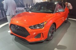 Hyundai revela novo Veloster com direito a versão esportiva