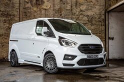 Ford lança van inspirada nos carros de rali por R$ 166.500