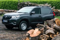 Toyota lança SUV furgão com motor de Hilux por R$ 133 mil