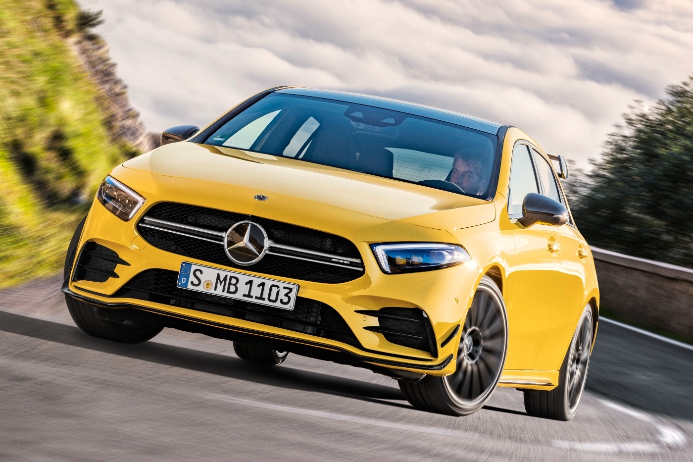 Mercedes-AMG lança A35, o hatch que faz 0 a 100 km/h em 4,7s