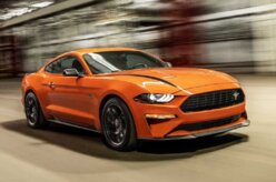 Ford lança Mustang de 334 cv, mas sem V8