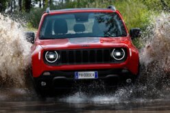 Renegade híbrido tem 240 cv e roda 50 km sem gastar gasolina